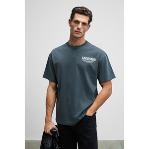 เสื้อยืดคอกลมทรงโอเวอร์ไซส์ ยี่ห้อ GRIMELANGE VORTEX สำหรับผู้ชาย ปักลายที่อก พิมพ์ลายด้านหลัง ผลิตจากผ้าฝ้ายออร์แกนิค 100% - Product Image 3