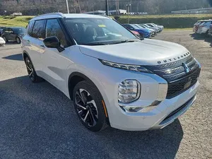 Pristine clean 2024 Mitsubishi Outlander - Product Image 4