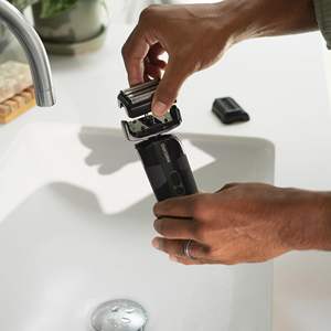 Afeitadora eléctrica USB-C para hombre con dos cabezales de cuchillas intercambiables, recortadora de barba de cuatro cuchillas suave, afeitadora Fa en alemán - Product Image 2