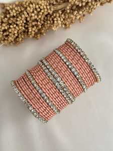 Derniers ensembles de Chudiyan de couleur élégante pour femmes de style unique Ensemble de bracelets de bonne qualité en verre de couleur unie - Product Image 3