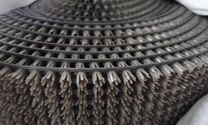 Tapis de gazon artificiel rayé fait à la main de qualité exportée Revêtement de sol en PEBD écologique Imperméable antidérapant pour pelouse extérieure - Product Image 5