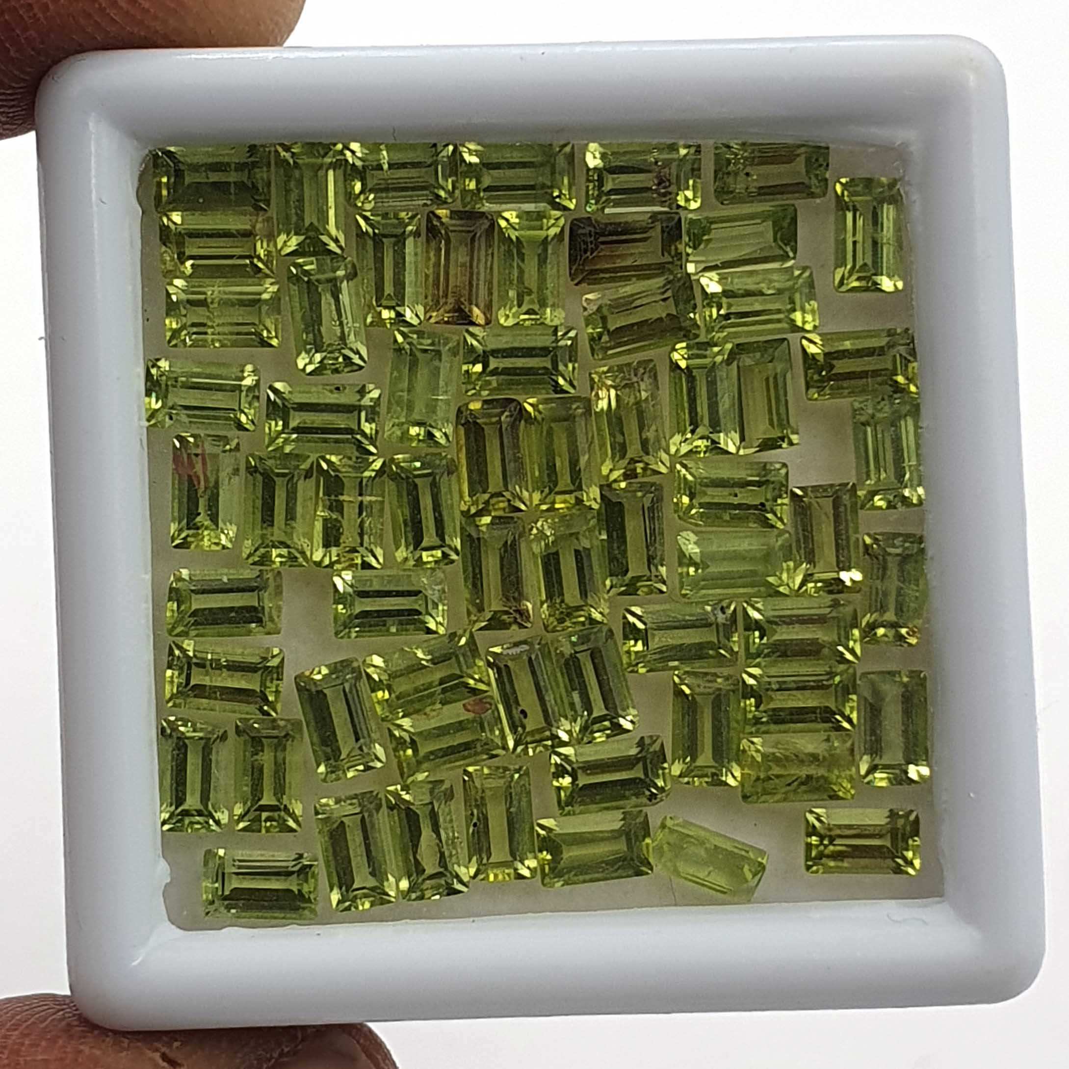 สีเขียว