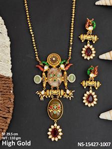 Ensemble de colliers Kundan magnifiquement conçus en plaqué or avec des bijoux artificiels - Product Image 2