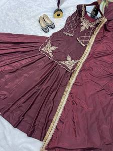 Nueva Kurta Lehenga Marrón, Éxito de Ventas, Estilo Indio-Pakistaní, con Lentejuelas y Bordado Zari, para Bodas, Fiestas y Eventos Tradicionales, Ropa para Mujer - Product Image 4