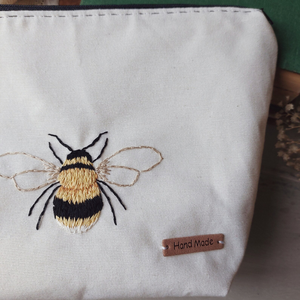 กระเป๋าผ้าลินินปักมือพร้อมเย็บปักถักร้อยกระเป๋าเป้สะพายหลังผ้าลินินสีต่าง ๆ ผ้าลินินนุ่ม 100% OEM ผลิตในเวียดนาม - Product Image 3