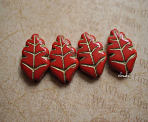 Perles tchèques réalistes de qualité supérieure en forme de feuille rouge perles complexes en cristal au chalumeau et en verre avec motifs de veines - Product Image 1