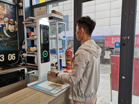 Station de livraison express AI, caisse enregistreuse avec numéro d'identification unique de la pièce, stockage, numérisation de code QR, machine de retrait