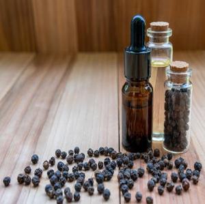 100% huile essentielle de poivre noir naturel pur extrait de plantes en vrac Inde sauvage cultivé disponible en bouteille et emballage de tambour - Product Image 2