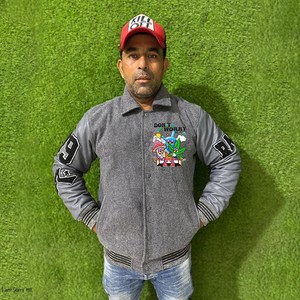 Chaqueta Bomber para Hombre de Alta Calidad REDDITO SPORTS, Impresión Personalizada, Parches Frontales Bordados, Ecológica, Reversible e Impermeable - Product Image 1