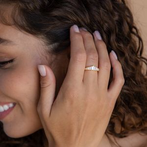 Bague en or jaune 14 carats Moissanite Design élégant Bague de promesse Moissanite Bague délicate en moissanite naturelle de qualité supérieure Bague cadeau de mariage - Product Image 5