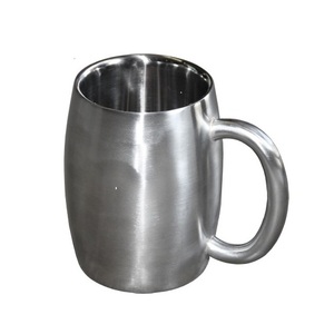 Recién llegado, jarra de agua de acero inoxidable simple con mango de acero espejado para servir café y té en la cocina o para uso en fiestas - Product Image 3