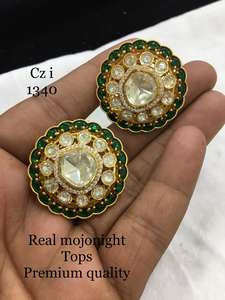 ต่างหูเจ้าสาว kundan แบบหนาคุณภาพดีที่สุดเหมาะสำหรับการเฉลิมฉลองที่ยิ่งใหญ่และการถ่ายภาพจากทั่วโลก - Product Image 3