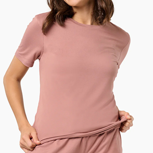 Camiseta de Mujer de Corte Holgado y Cómodo, Diseñada para una Comodidad Suave con Forma Definida y Apariencia Elegante para el Día a Día - Product Image 1