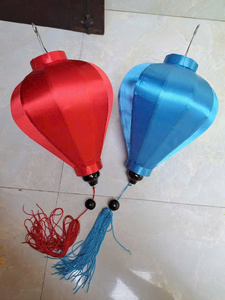 Fabricante de elegantes faroles de papel de seda para iluminación de balcones y decoración de bares en azoteas, utilizando bambú sostenible y seda satinada. - Product Image 3