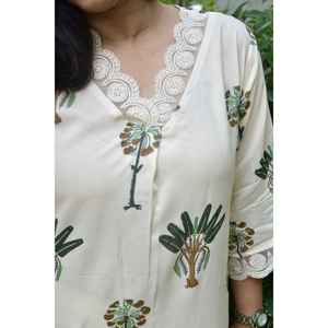 Elegante Conjunto de Kurta de Algodón Georgette con Estampado Floral Bagiya Verde Marfil, Pantalones y Saree Anarkali Pakistaní para Mujer, Estilo Étnico Casual - Product Image 2