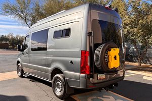 Camionnette Mercedes-Benz Sprinter 2500 Apex 2020 d'occasion, conversion en camping-car - Product Image 2