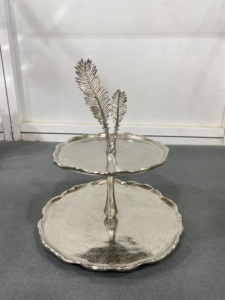 Qualité supérieure pour servir le support de gâteau support de gâteau en métal fait à la main avec revêtement en poudre d'or finition forme ronde bordure en cristal - Product Image 6