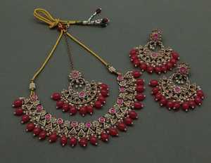 Nouveau design plaqué or traditionnel goutte perle et pierre cloutée boucle d'oreille Mangtika collier ras du cou ensemble et ensemble de bijoux pour femmes - Product Image 2