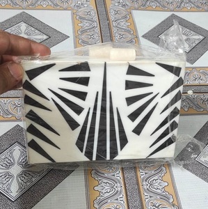 กระเป๋าคลัทช์ทำจากยางเรซินงานฝีมือสไตล์อินเดียหลากสีแฟชั่นสำหรับผู้หญิงทำด้วยมือโดยช่างฝีมือ - Product Image 2