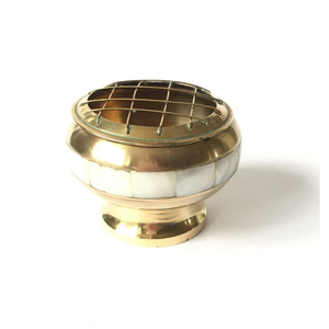 Brûleur d'encens en forme de chaudron de nacre en laiton vintage moderne pour la décoration de temple à la maison à vendre - Product Image 1