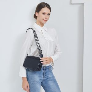 Nouveau sac à main croisé en polyuréthane pour femmes avec fermeture à glissière à sangle tissée réglable Style vintage de luxe - Product Image 5