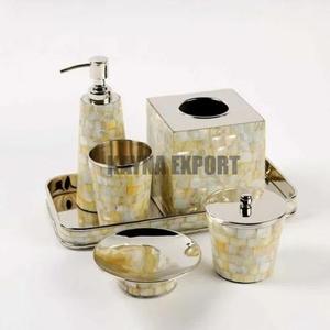 Ensemble de salle de bain en acier inoxydable de qualité supérieure, or poli, gravé, design floral, accessoires en métal - Product Image 3