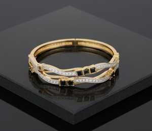 Hermoso AD CZ Full Stone High Gold Polish Fancy Style 2 Brazaletes Set Elegante Ropa de fiesta Joyería para mujeres y funciones de boda - Product Image 2