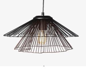 Lampe suspendue luxueuse en métal et canne naturelle pour la décoration de la maison et de l'hôtel - Product Image 3