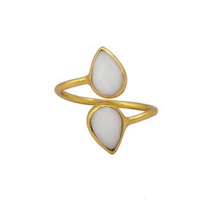 Bague de créateur en plaqué or avec pierre précieuse bleue en forme de poire en onyx vert précieux pour ses bijoux de fiançailles ajustables - Product Image 5