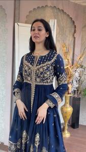 Robe longue Anarkali de style indien traditionnel en georgette avec dentelle, avec dupatta de créateur et manches longues pour femmes - Product Image 4