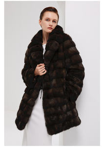 Manteau en fourrure de zibeline brun foncé de qualité supérieure, couleur fermier, taille moyenne, coupe ajustée, élégant, pour femme, manteau d'hiver en vison - Product Image 5