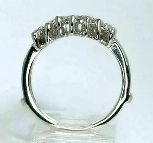 แหวนแต่งงานพรีเมี่ยมสำหรับผู้หญิงประดับด้วยเพชรโมอิสสีขาวเคลือบทอง14K แบบ4.86TCW - Product Image 1