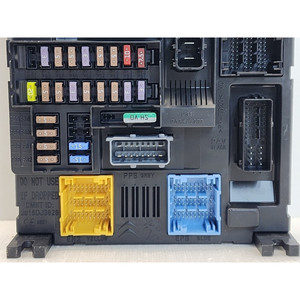 Porte-fusibles et unité de commande du calculateur OPEL Crossland Series (X) 9819851280 LES (EB2ADT) essence 1199 (17>) - Product Image 6