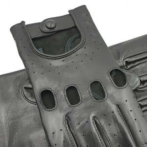 Guantes de Conducción Nina para Mujer, de Cuero sin Forro, con Correa Trasera con Orificio para Llaves - Product Image 5