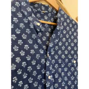 Camisa de Algodón Popelín con Estampado Floral para Hombre, Corte Holgado, Estilo Casual Diario con Decoración de Botones, Tallas XS a XL, para Otoño y Primavera - Product Image 4