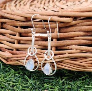 Boucles d'oreilles en pierre de lune renouvelée, laiton plaqué or, bijoux faits à la main vintage, certifiées IGI, Surgyan Saini, saison estivale, mariage - Product Image 3