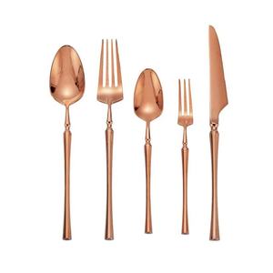 Ensemble de 4 couverts en acier inoxydable écologiques de style américain de qualité supérieure avec élégantes poignées torsadées noires de couleur argentée - Product Image 2