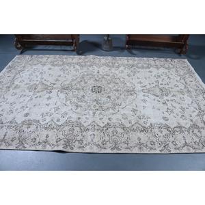 Tapis turc vintage, tapis de 5,6 x 9,2 pieds, tapis en laine blanc et noir à motifs - Product Image 3