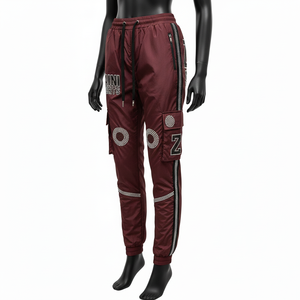 Pantalones Cortavientos para Mujer, Ligeros, de Tela de Poliéster Tejida, Diseño de Paneles Color Granate Sólido, Logotipo Personalizado con Pedrería - Product Image 4