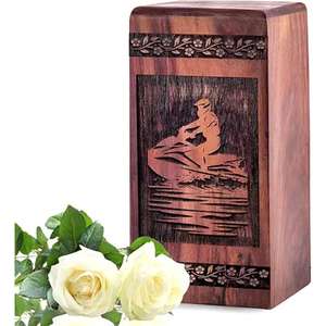 Urnas conmemorativas de cremación grabadas de madera hechas a mano para cenizas Hombres Mujeres Urnas funerarias Urnas de recuerdo de exportador indio - Product Image 1