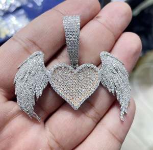 5,65 quilates VVS Moissanite colgante alas de Ángel corazón con ala dorada corazón helado colgante para mujeres 5,65 quilates VVS Color - Product Image 1