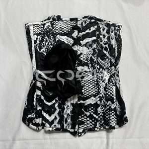 Top Corset con Estampado de Piel de Serpiente en Blanco y Negro Sublimado Digital, Cierre Frontal con Broches, Corsé Moderno con Estampado Animal para Ajustar la Cintura - Product Image 6