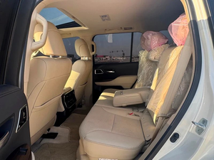 SUV todoterreno de lujo modelo 2024 con motor V6 biturbo de 3.5 litros y transmisión automática de 7 plazas - Product Image 3