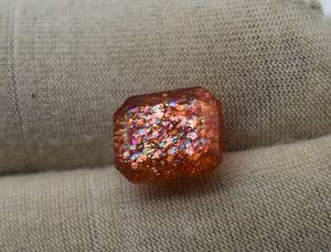 ของแท้สีชมพูเกล็ด Sunstone 8X10 มม.4.42 กะรัตที่เต็มไปด้วยสายรุ้งตาข่ายหลายเกล็ด Sunstone สําหรับเครื่องประดับทํา OEM - Product Image 2