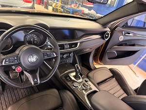 2022 AI-FAR R0ME0 Stelvio Quad-ri-for-glio Turbo Sedán Automático con Techo Solar, Faros Delanteros, Cámara Trasera 360, Asientos Eléctricos - Product Image 2