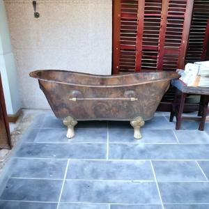 La elegancia del cobre realza tanto los diseños de baño minimalistas como los ornamentados, impresionantes y elaborados por KHOOSI OVERSEAS. - Product Image 5