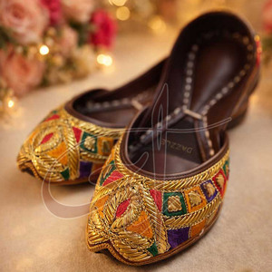 Vente en gros de Khussa pour femmes de qualité supérieure, marque privée, semelle extérieure en cuir antidérapante, design personnalisable, prix abordable - Product Image 2