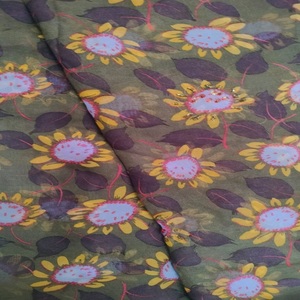 ปักด้วยมือด้วยภาพพิมพ์บนผ้าไหมจอร์เจีย - Product Image 1