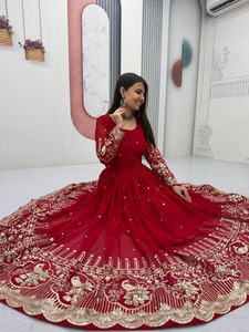 Ensemble de robe Anarkali brodée rouge, tenue de mariage ethnique indienne, robe traditionnelle longue, robe ample en polyester pour femmes - Product Image 5