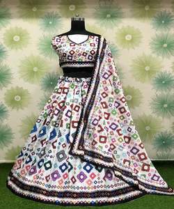 Nuevo atractivo aspecto rico ropa de boda Georgette tela lehenga choli con dupatta mujeres indias usan semi-cosido al por mayor Sur lehenga choli - Product Image 4